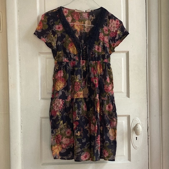 H&M Empress Dress // Floral Lace-Up Dress - Picture 3 of 10